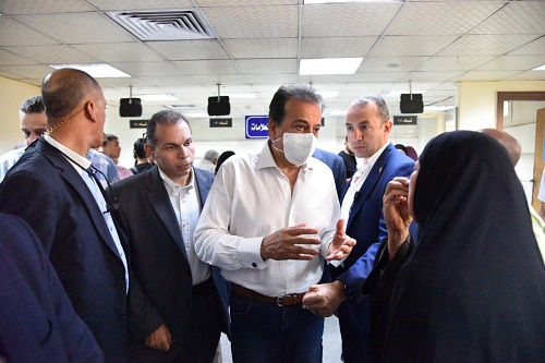  جولة مفاجئة لوزير الصحة بمركز صقر قريش للاطمئنان على الخدمات وجودة الأداء